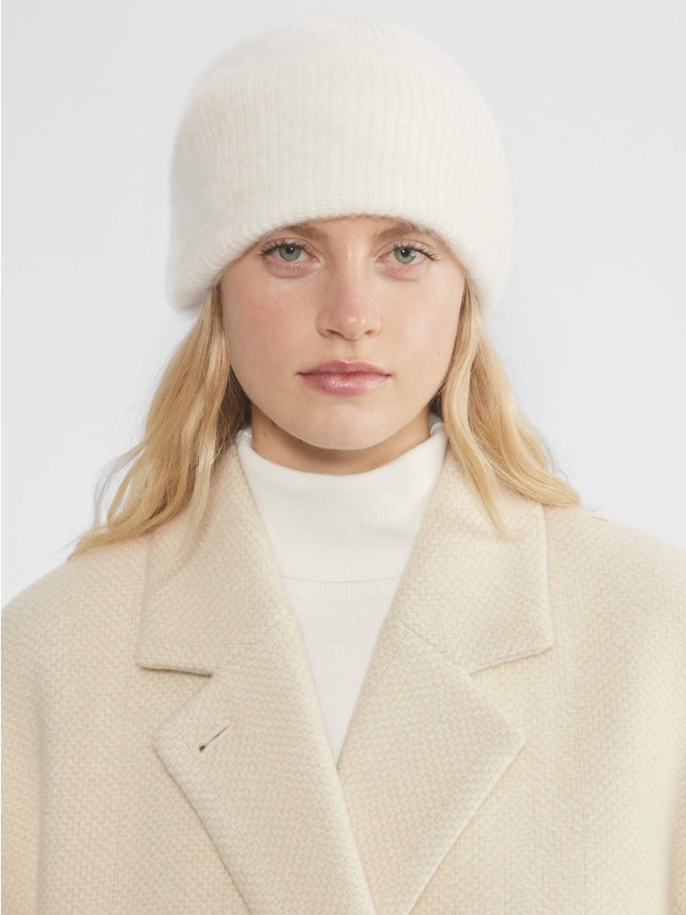 Aritzia Cashmere Beanie Hat Ivory Cream Ribbed 98% Cashmere EUC